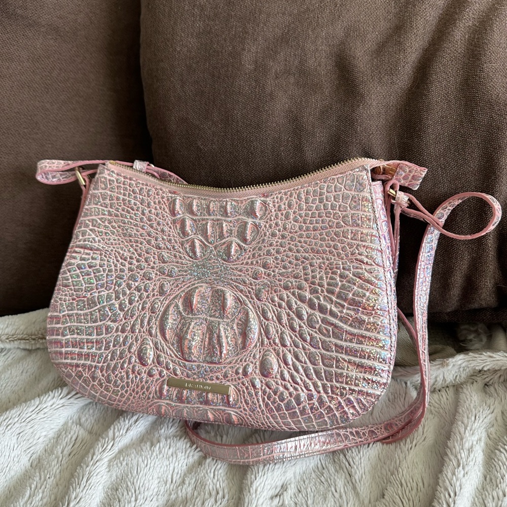 Elegant Pink Crocodile-Embossed Crossbody Bag